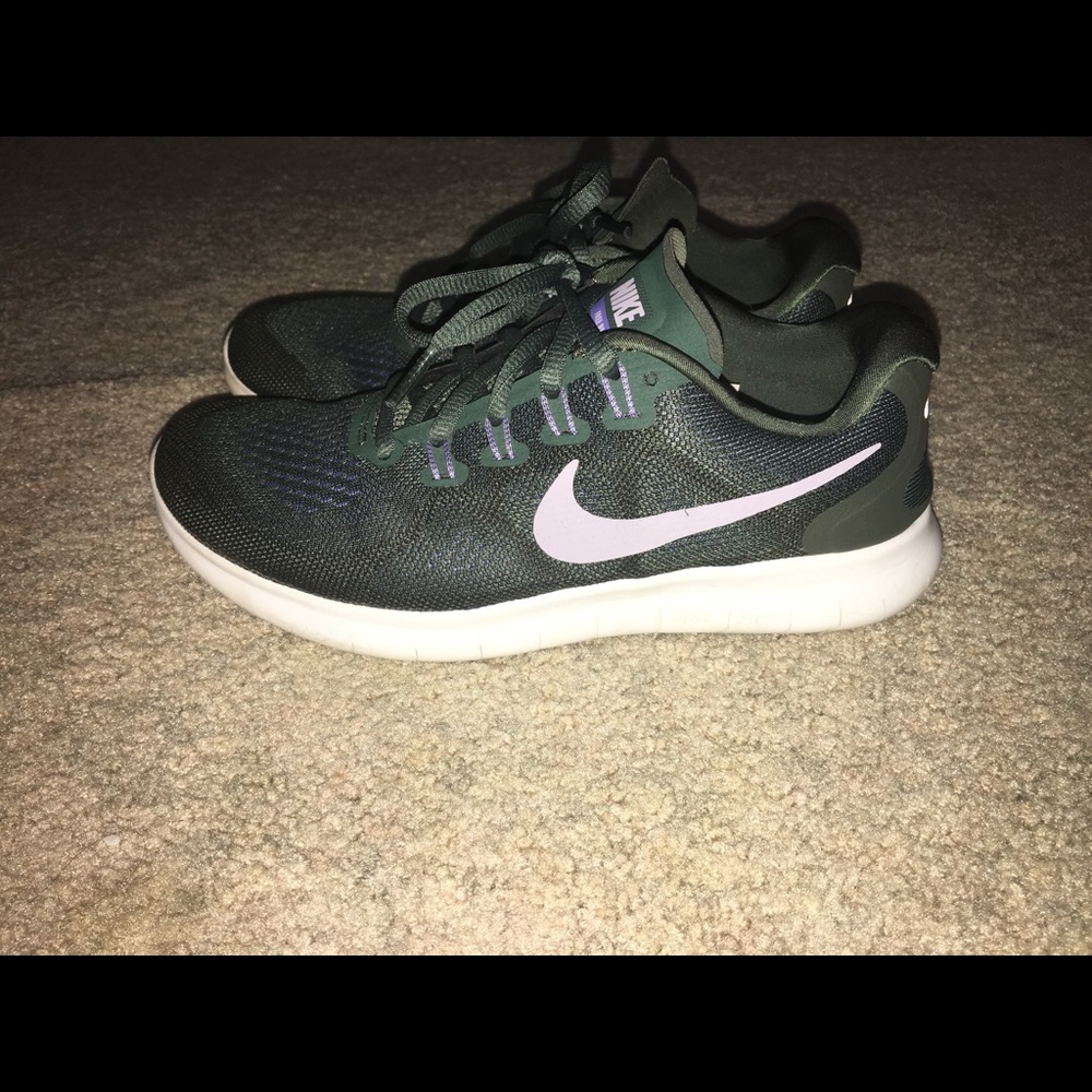 Nike shoes - Picture 2 of 3